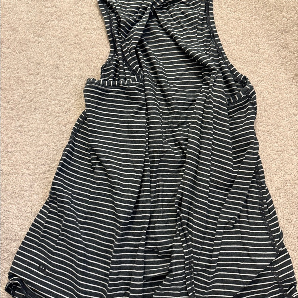 2 lulus so open back tank tops